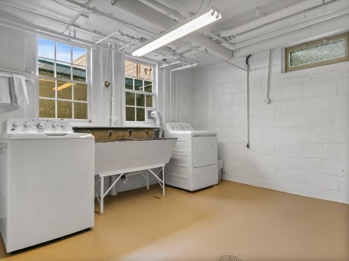 2928 Smt Ave, Milwaukee WI 53211-3440 exterior