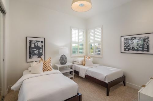1355 Ravean Ct, Encinitas CA  92024-6204 exterior