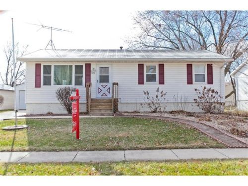 375 Daws Rd, Hiawatha, IA 52233-1123
