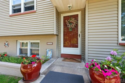 291 Park Dr, Woodbridge NJ  07095-0020 exterior