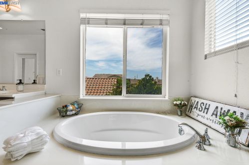 66 Sunchase Ct, Oakley CA  94561-4425 exterior