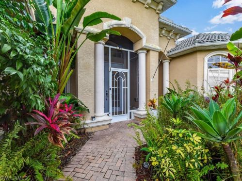 602 1st Ter, Cape Coral, FL 33990-1168
