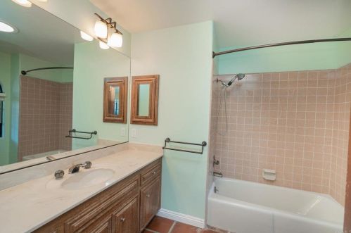 1129 Sugarbush Dr, Vista CA  92084-6605 exterior