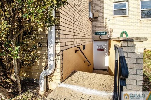 400 Cranbury Rd, East Brunswick NJ  08816-3661 exterior