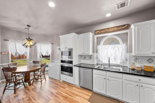 1407 Brittany Ln, Midlothian TX  76063-4062 exterior