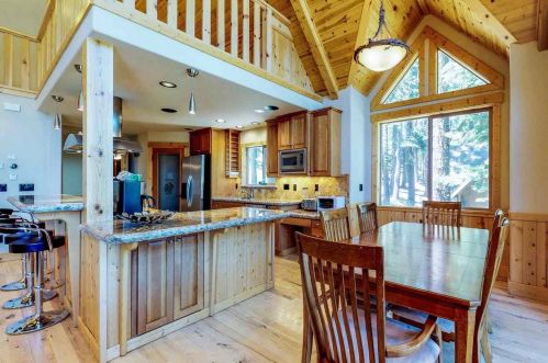 12764 Ski Slope Way, Truckee CA  96161-6612 exterior