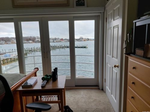 10 Stirling Cv, Greenport, NY 11944-1460