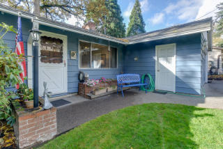 9305 70th Ave, Portland, OR 97223-9214