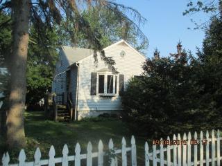 883 8th Ave, Troy, NY 12182-1804
