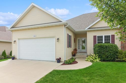 388 Stone Ridge Dr, Lake Geneva, WI 53147-8911