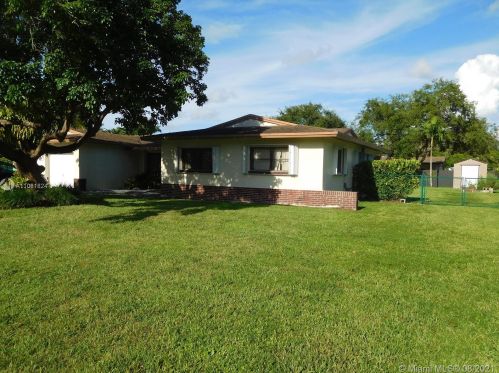 11305 104th Ct, Miami, FL 33176-4019