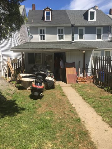 1012 Berwick St, Easton, PA 18042-6377