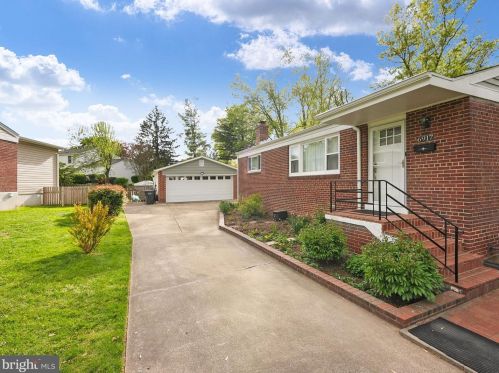 6917 Kingwood Dr, Falls Church VA  22042-3809 exterior