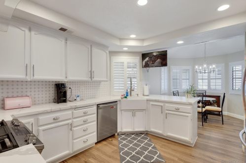 5521 Lesa Rd, La Mesa CA  91942-1704 exterior