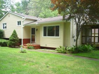 3810 Grupe Ave, Akron, OH 44319-2876