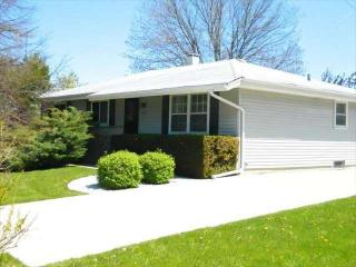 209 Crab Tree Ln, Racine, WI 53406-3617