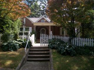 312 Regal St, Hendersonville, NC 28792-2554