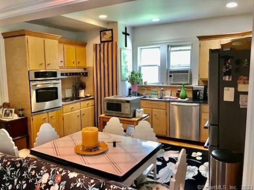 118 Grassy Plain St, Bethel, CT 06801-2803