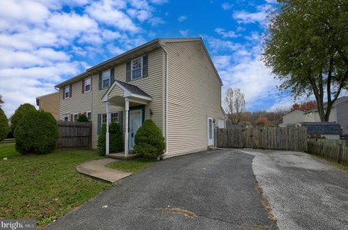 308 Dohner Dr, Lancaster PA  17602-1147 exterior
