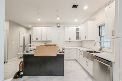 57 Bobwhite Ln, Hicksville NY  11801-4520 exterior