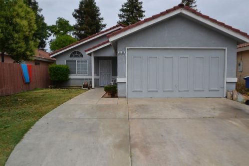5636 Tenaya Ave, Fresno CA  93722-3140 exterior