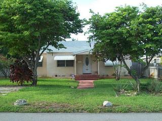 1711 Lee St, Hollywood FL  33020-2407 exterior