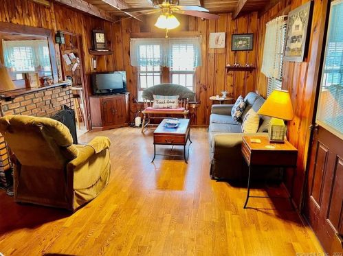 16 Springfield Rd, Lyme CT  06371-1950 exterior