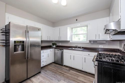 4 Oak Ln, Scarsdale NY  10583-1622 exterior