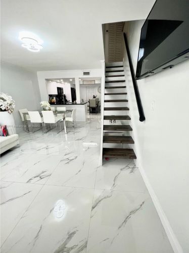 4015 9th Ln, Hialeah, FL 33012-7233