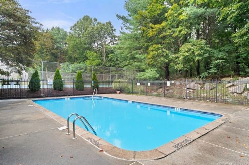 68 Country Walk, Huntington, CT 06484-5335