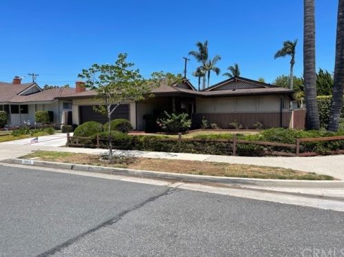 15872 Belfast Ln, Huntington Beach, CA 92647-3104