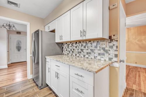 21 Lake Rd, Woodbury CT  06798-2326 exterior