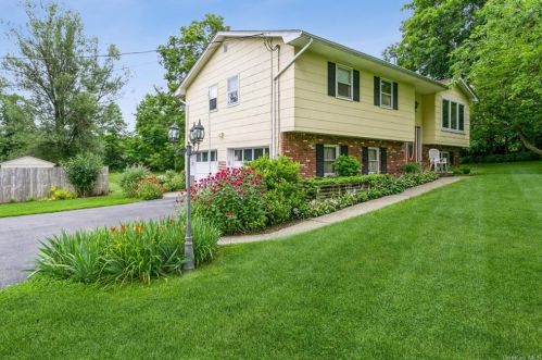 71 Jones Rd, Warwick, NY 10990-2830