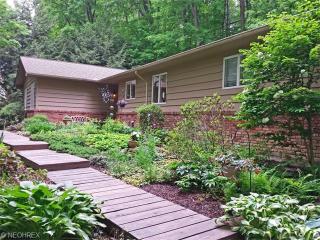 10824 Butternut Rd, Chesterland, OH 44026-3616