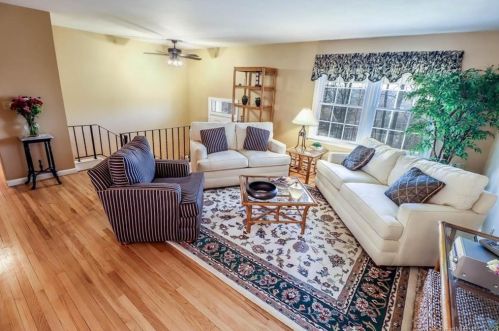 33 Sunset Hill Rd, Brookfield Center CT  06804-3448 exterior