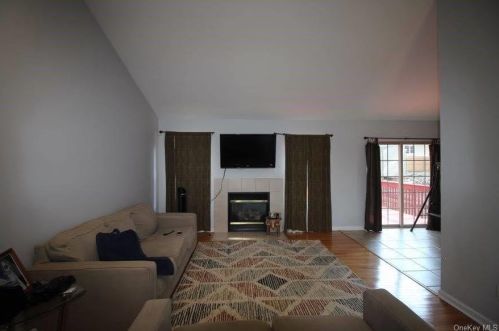73 Manchester Rd, Rock Hill NY  12775-6112 exterior