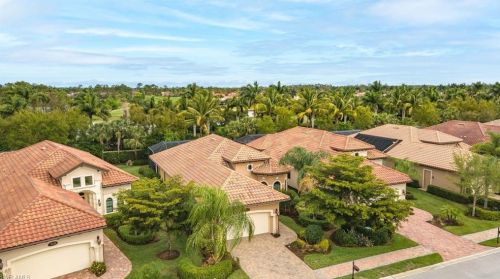 7331 Lantana Cir, Naples, FL 34119-9812