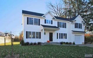 26 Princeton Ter, Oakland, NJ 07436-3516