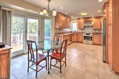 16 Steeple Chase Ct, Bedminster NJ  07921-1638 exterior