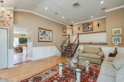 19 Yates Ln, Muttontown, NY 11753-1418
