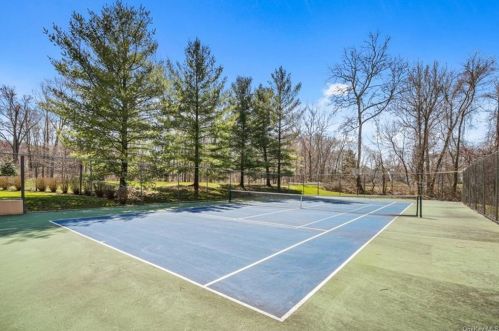 229 Sandpiper Ct, Yorktown Hgts NY  10598-1968 exterior