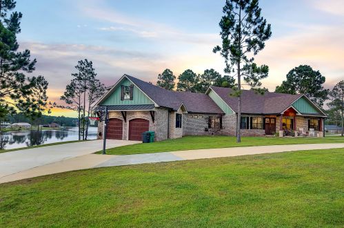859 Ten Lake Dr, Defuniak Springs, FL 32433-4522