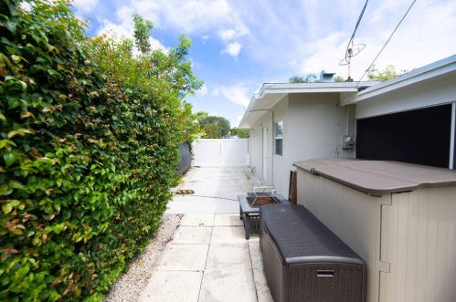 500 Captains Rd, West Palm Beach FL  33408-4810 exterior