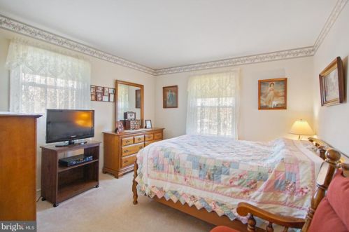 7612 Pollen St, Lorton VA  22079-1636 exterior