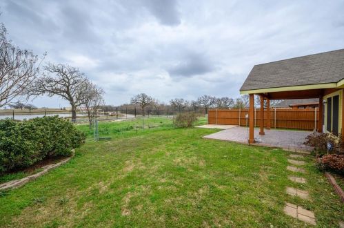 913 Jeffrey Dr, Denton TX  76208-6425 exterior