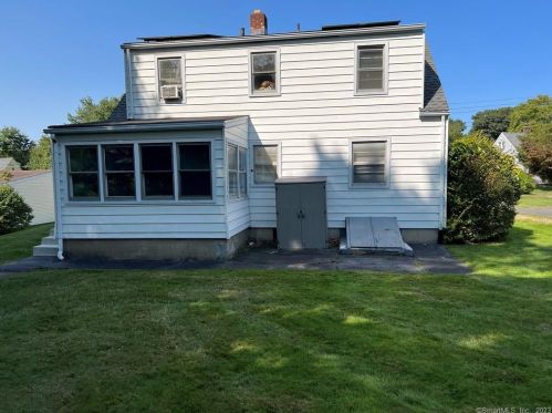 36 Roosevelt Dr, Ansonia, CT 06401-1316