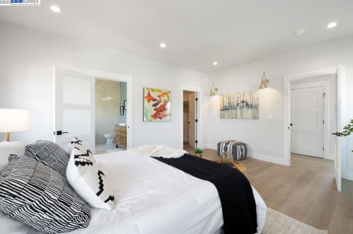 5926 Dover St, Oakland CA  94609-1426 exterior