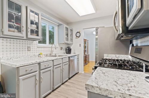 8813 Sylvania St, Lorton VA  22079-1612 exterior