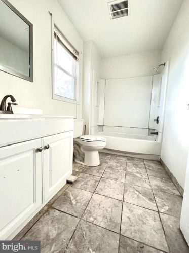 402 Division St, Riverton NJ  08077-2146 exterior