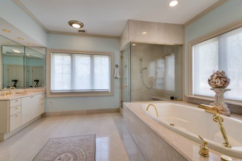 1410 Wolver Hollow Rd, Muttontown NY  11771-4306 exterior